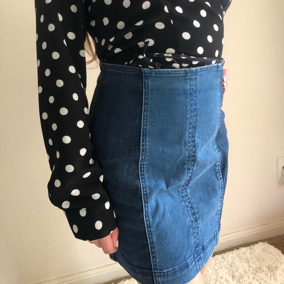 PacSun denim skirt. Like new- Worn once. - Picture 1 of 3